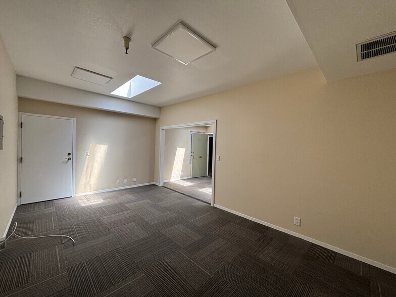 More Photos Of 1020-1040 Clinton St, Napa Office For Lease