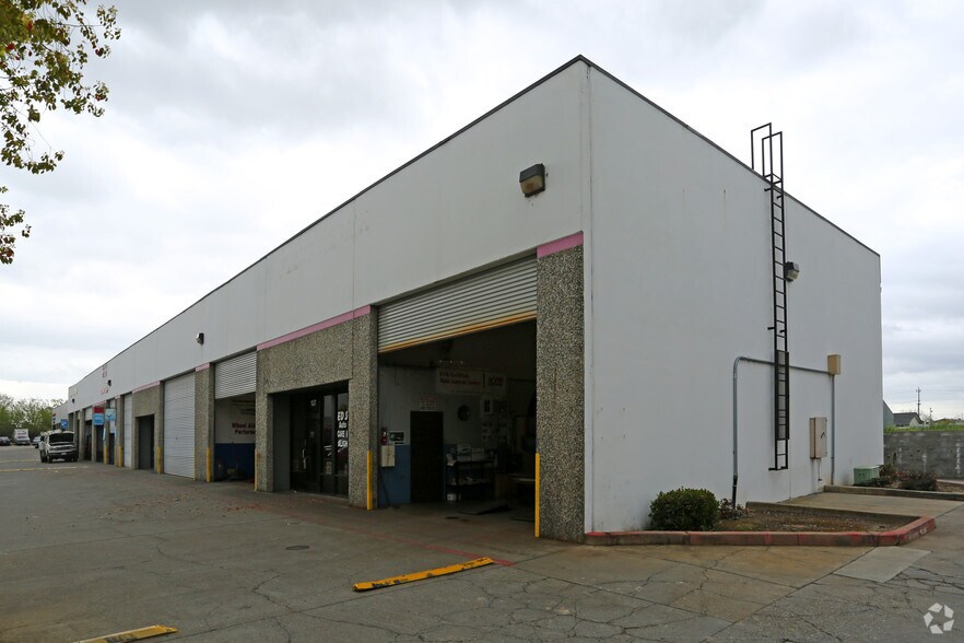 More Photos Of 6305 Watt Ave, North Highlands Service For Lease