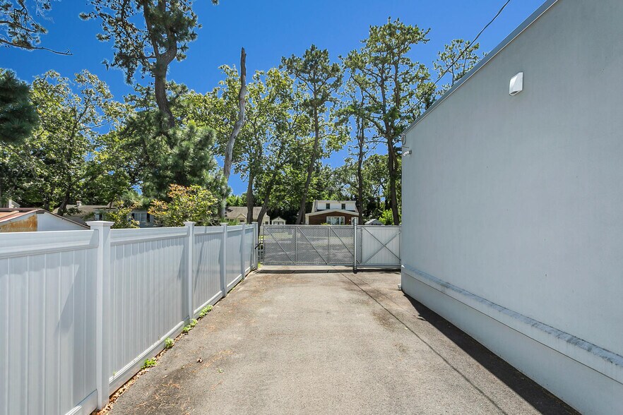 More Photos Of 431 Mantoloking Rd, Brick Storefront Retail Office For Sale