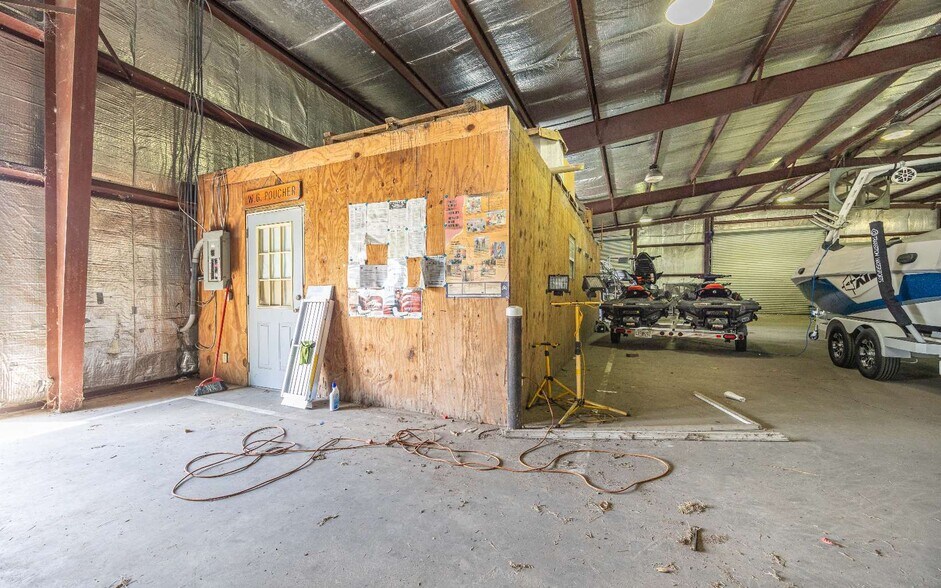 More Photos Of 6101 County Road 136, Live Oak Warehouse For Lease