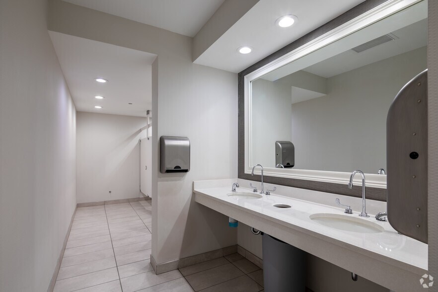 More Photos Of 3490 Piedmont Rd NE, Atlanta Office For Lease