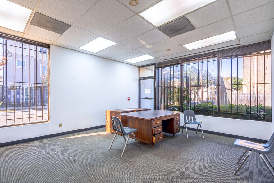 More Photos Of 2424 Hamilton St, Houston Medical For Lease