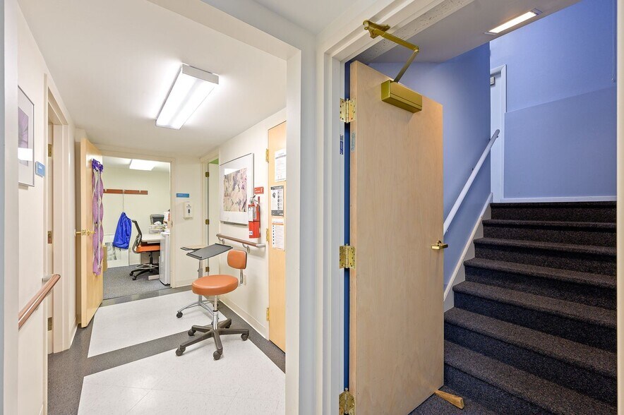 More Photos Of 71 E Hollister St, Cincinnati Medical For Lease