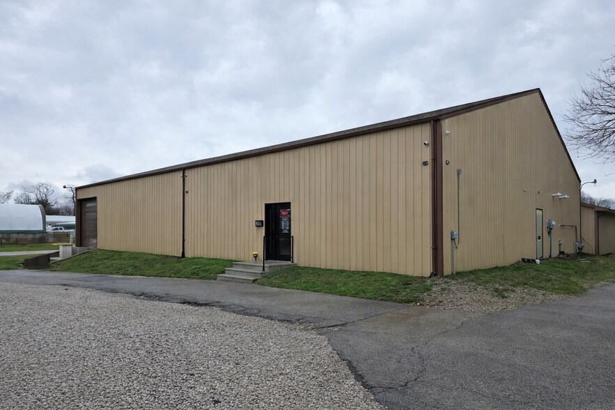 More Photos Of 1430 E Springhill Dr, Terre Haute Warehouse For Lease