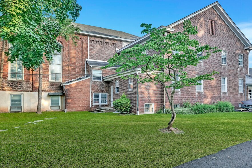 More Photos Of 132 W High St, Somerville Religious Facility For Sale