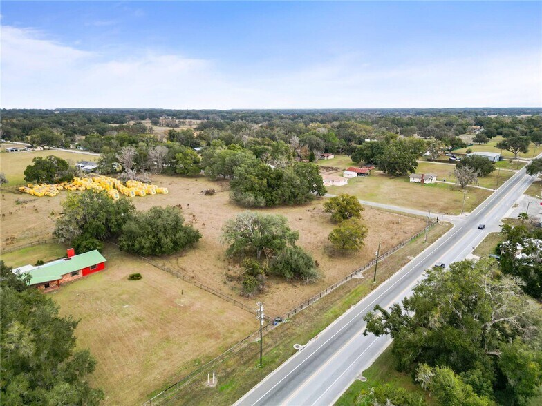 More Photos Of 274 W Kings Hwy, Center Hill Flex For Sale