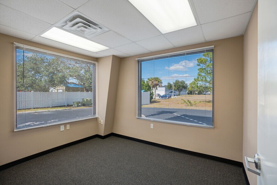More Photos Of 8141 Blaikie Ct, Sarasota Warehouse For Lease