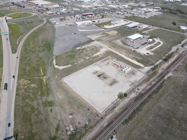 More Photos Of 112 E Industrial Blvd, Cleburne Warehouse For Sale