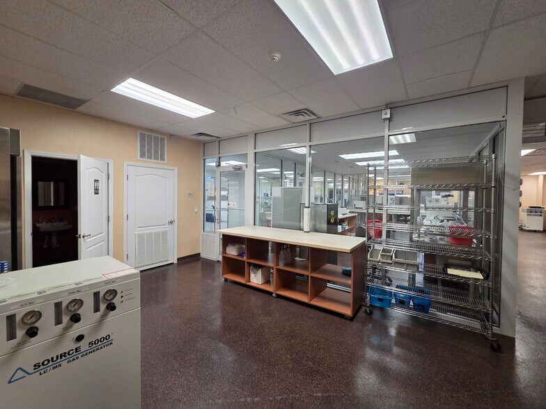 More Photos Of 1070-1072 E Brandon Blvd, Brandon Medical For Lease