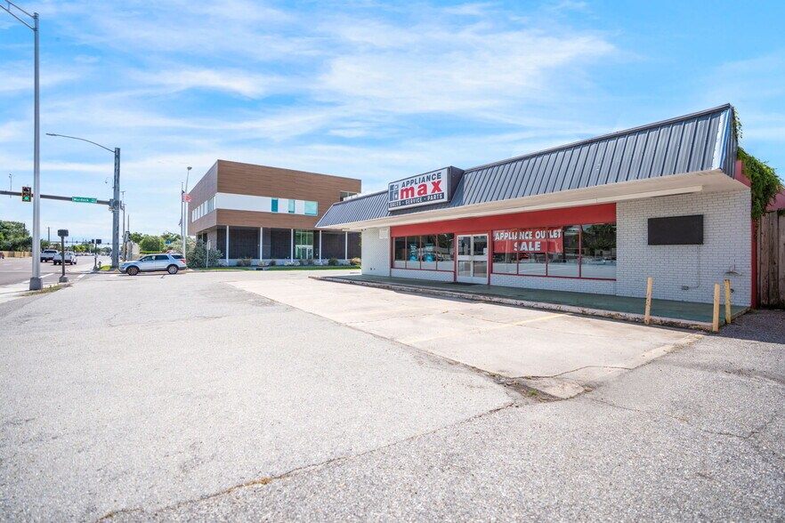 More Photos Of 3090 Bee Ridge Rd, Sarasota Convenience Store For Sale