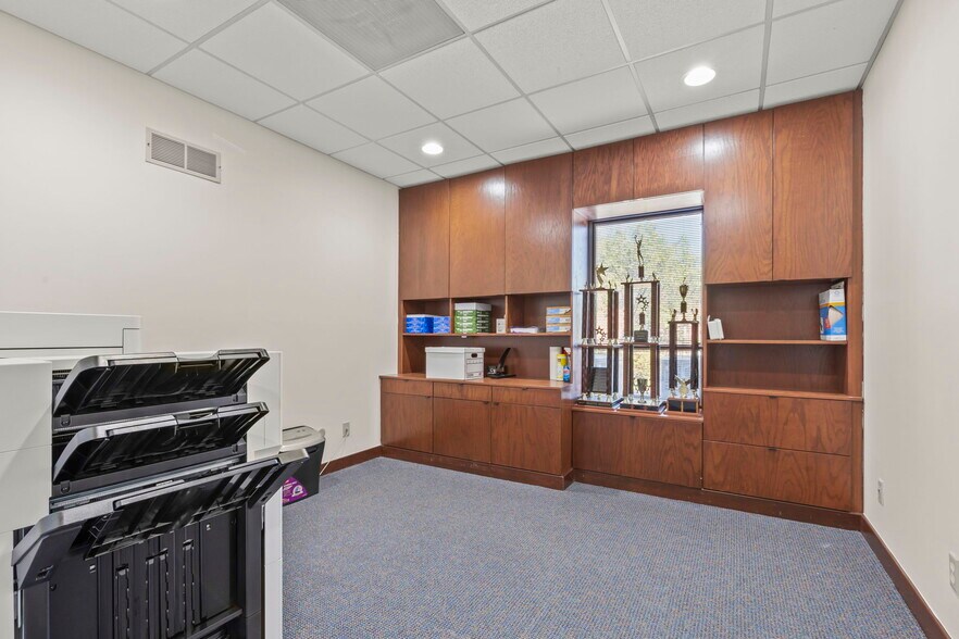 More Photos Of 73 E Wilson Bridge Rd, Worthington Office For Sale