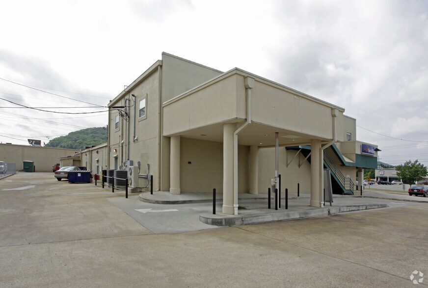 More Photos Of 9409 Apison Pike, Ooltewah Storefront For Lease