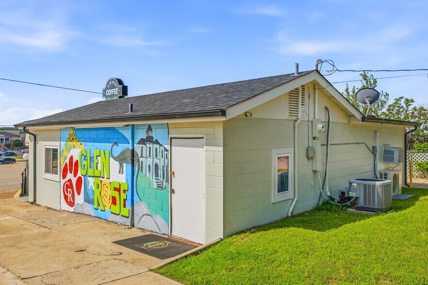 More Photos Of 608 SW Big Bend Trl, Glen Rose Restaurant For Sale