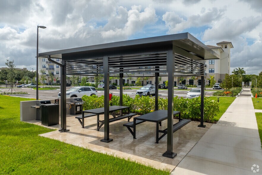 More Photos Of 8205 Commerce, Miami Lakes Apartments For Lease