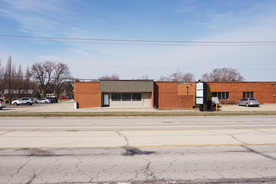 More Photos Of 1800 Woodfield Dr, Savoy Office For Lease