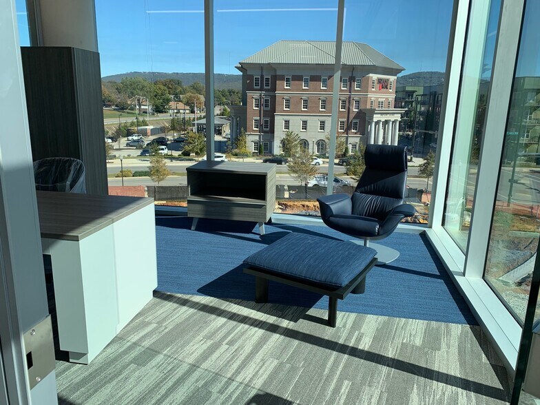 More Photos Of 200 Davis Cir SW, Huntsville Office For Lease