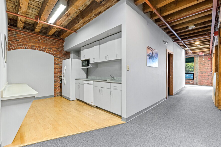 More Photos Of 28 Atlantic Ave, Boston Apartments For Lease