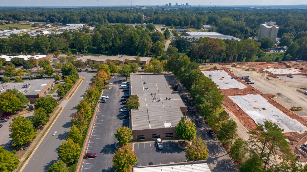More Photos Of 625 Hutton St, Raleigh Showroom For Lease