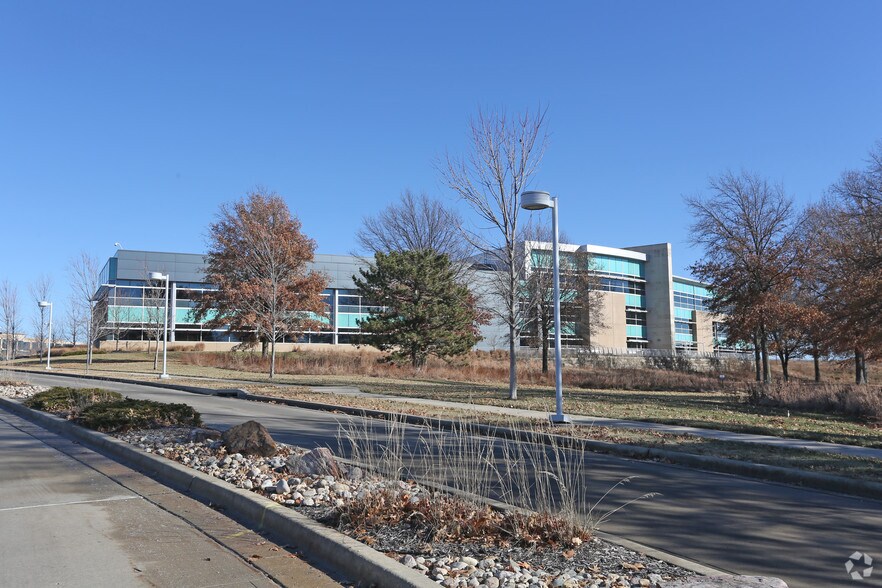 More Photos Of 10789 S Ridgeview Rd, Olathe Office For Sale