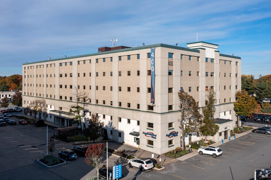 More Photos Of 400 W Cummings Park, Woburn Office For Lease