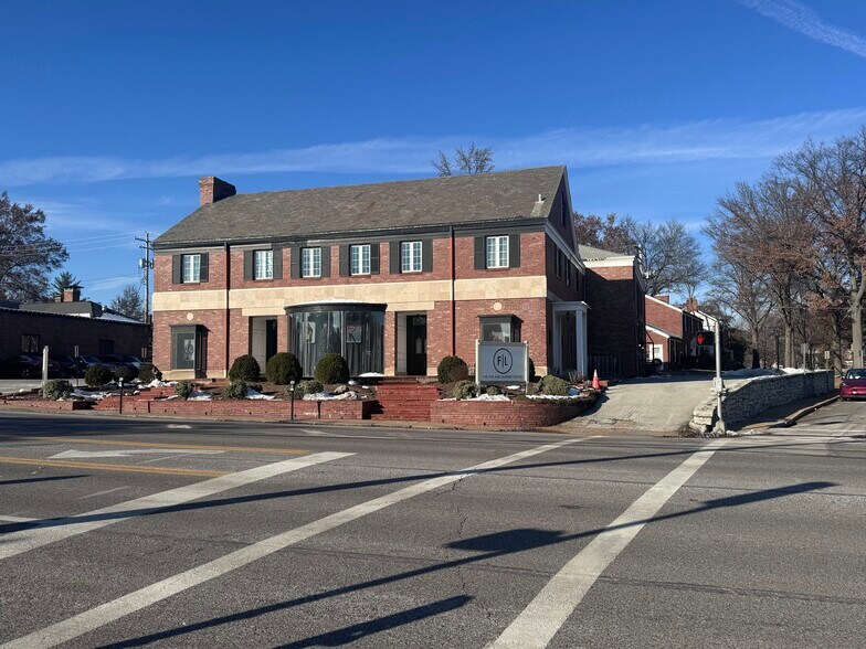 Primary Photo Of 7901 Clayton Rd, Saint Louis Freestanding For Sale