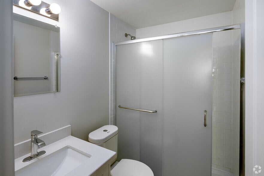 More Photos Of 143 Main St S, Brampton Apartments For Sale