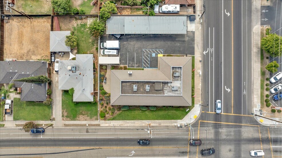 More Photos Of 445 W Dakota Ave, Fresno Office Residential For Sale