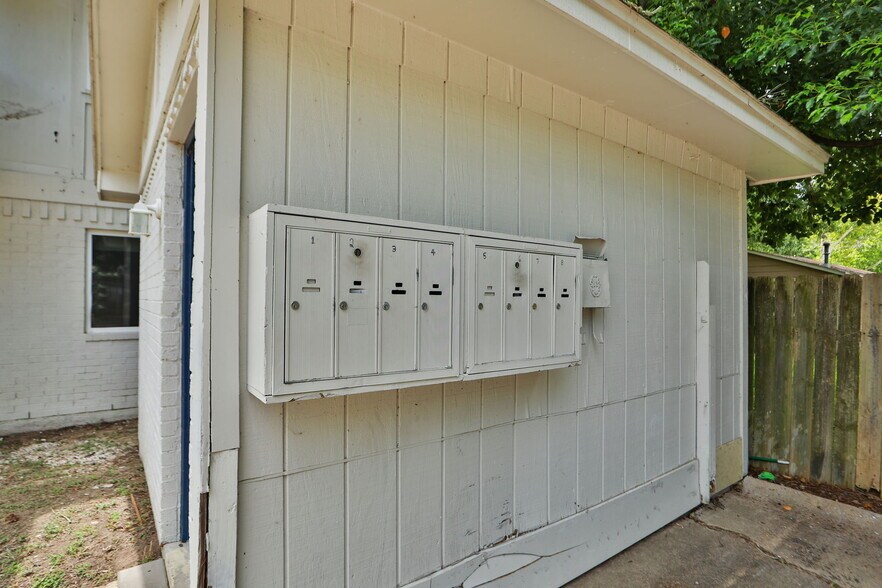 More Photos Of 1312 W Adoue St, Alvin Apartments For Sale