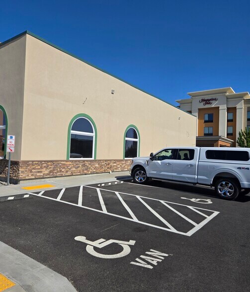 More Photos Of 3719 Plaza Way, Kennewick Freestanding For Lease