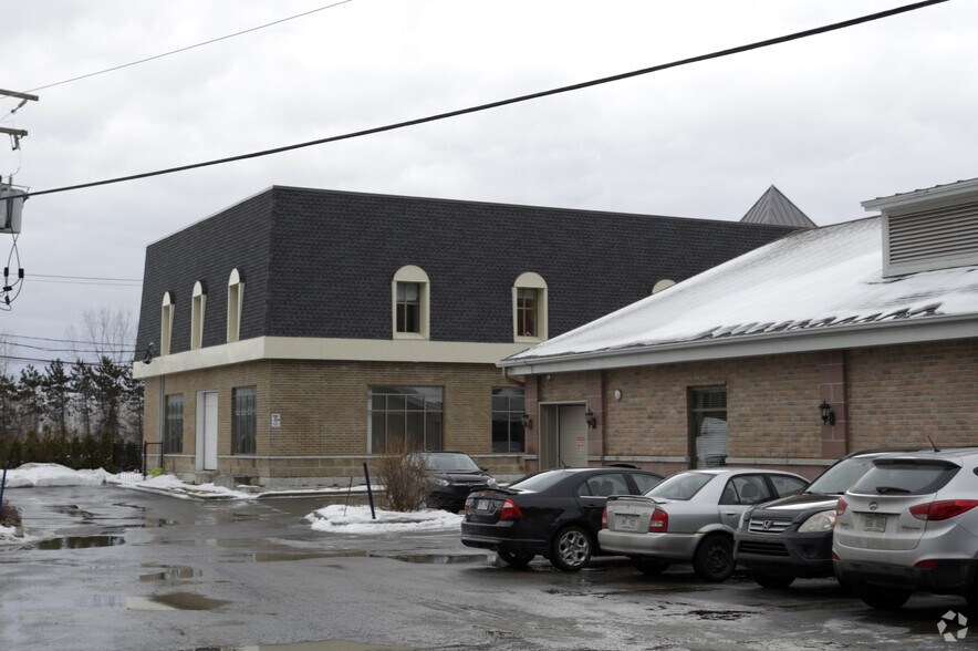 More Photos Of 75 Boul des Châteaux, Blainville Storefront Retail Office For Sale