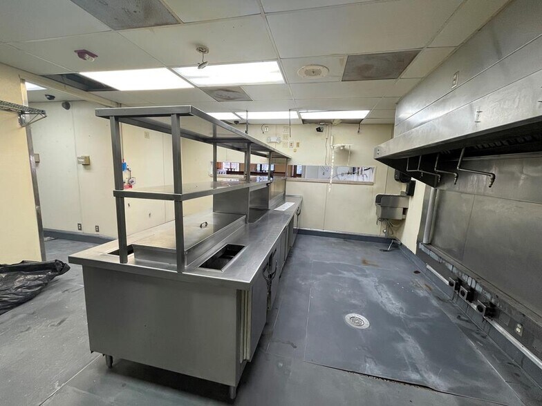 More Photos Of 352 Northgate Dr, Dalton Restaurant For Lease