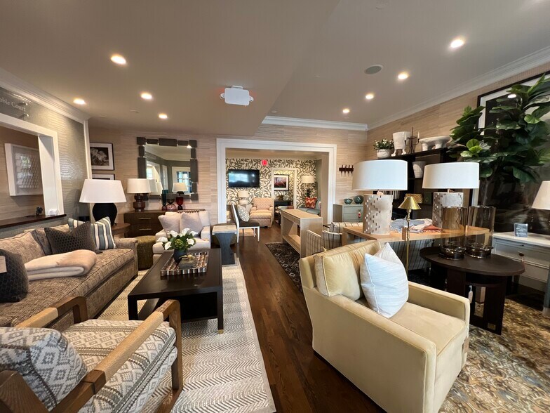 More Photos Of 21 South Ave, New Canaan Storefront Retail Office For Lease