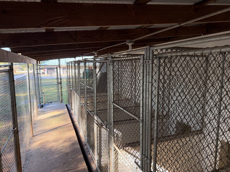 More Photos Of 162 Enzor Rd, Troy Office For Sale