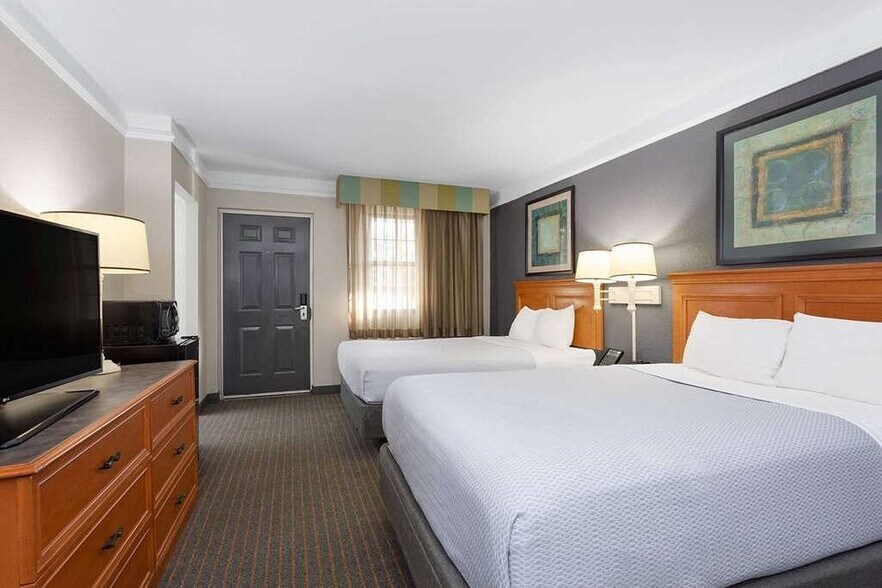 More Photos Of 7750 Davis Hwy, Pensacola Hotel For Sale
