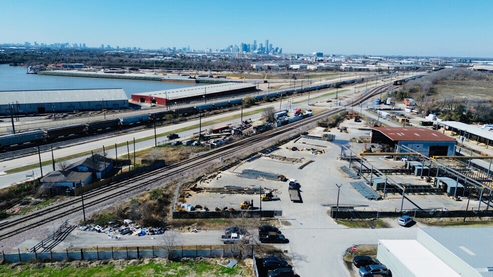 More Photos Of 2323 Daugherty St, Houston Land For Lease