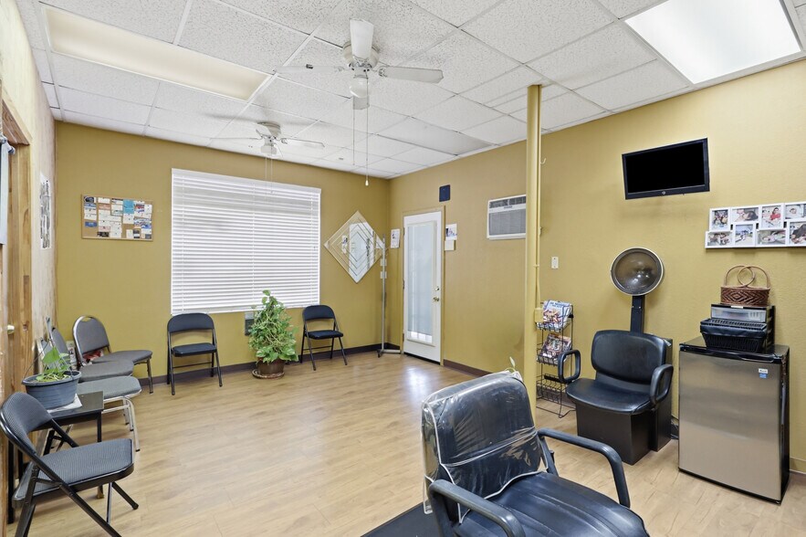 More Photos Of 8424-8430 White Settlement Rd, Fort Worth Storefront Retail Office For Sale