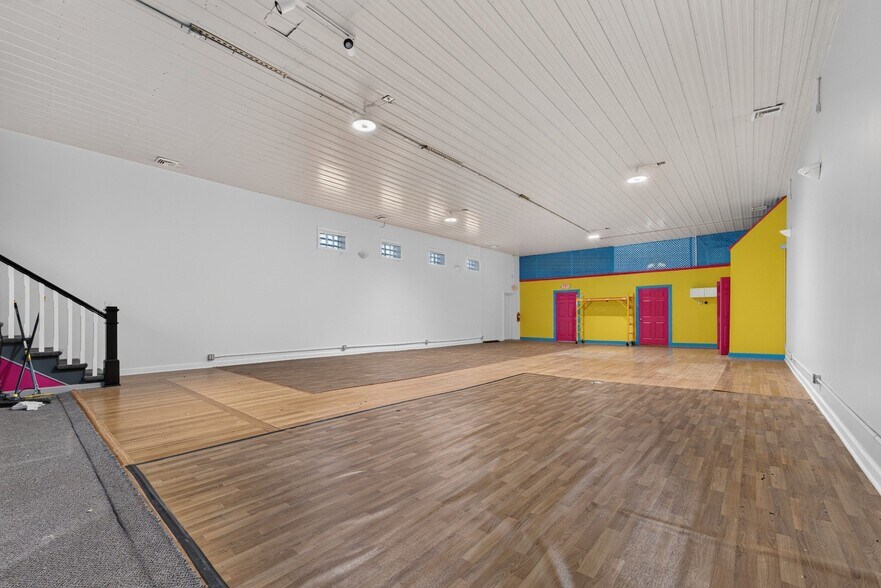 More Photos Of 1523 Parkway Ave, Ewing Showroom For Lease