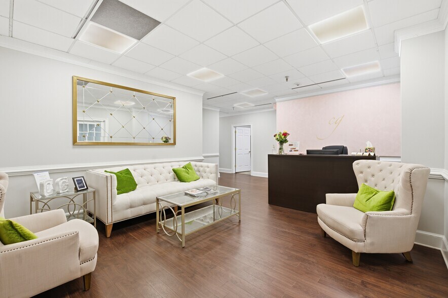 More Photos Of 4084 University Dr, Fairfax Office For Sale