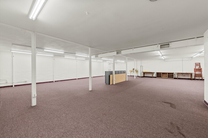 More Photos Of 107 W Main St, Cameron Storefront Retail Office For Lease