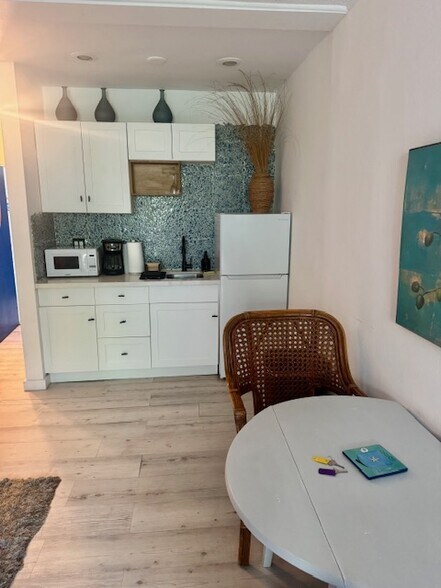 More Photos Of 308 Monroe St, Hollywood Hotel For Sale