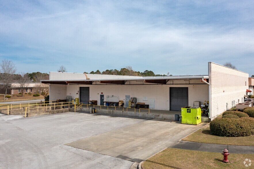 More Photos Of 3200 Wellons Blvd, New Bern Office For Sale