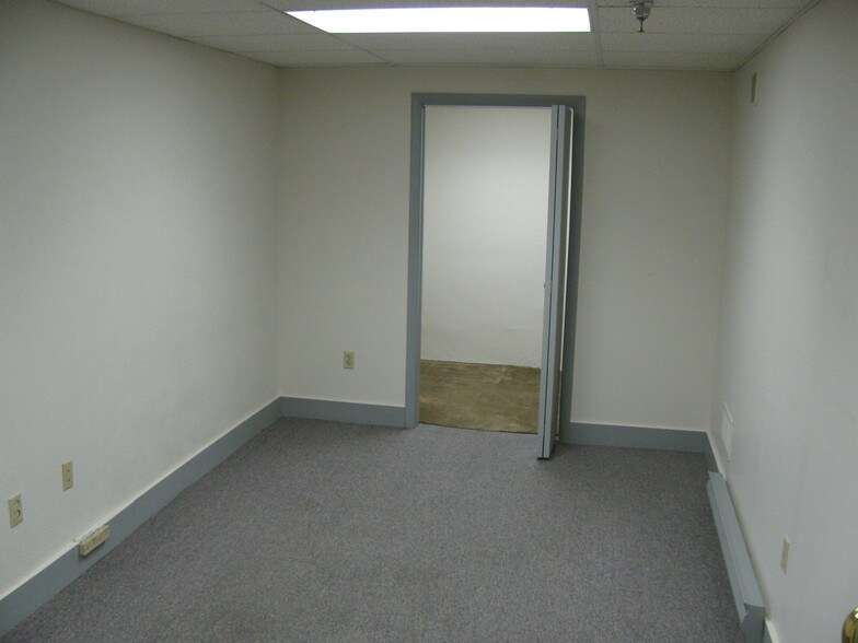 More Photos Of 1 Center Sq, Hanover Office For Lease