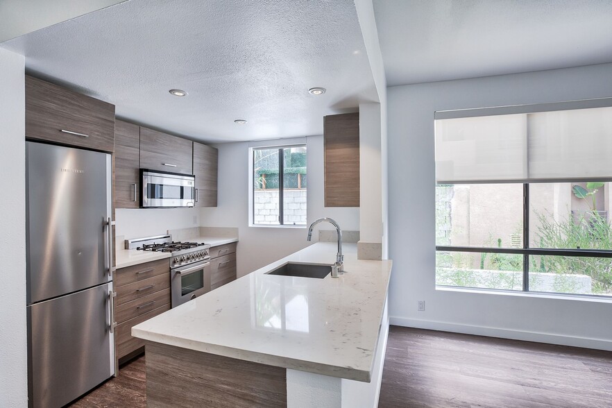 More Photos Of 1912 Whitley Ave, Los Angeles Apartments For Sale