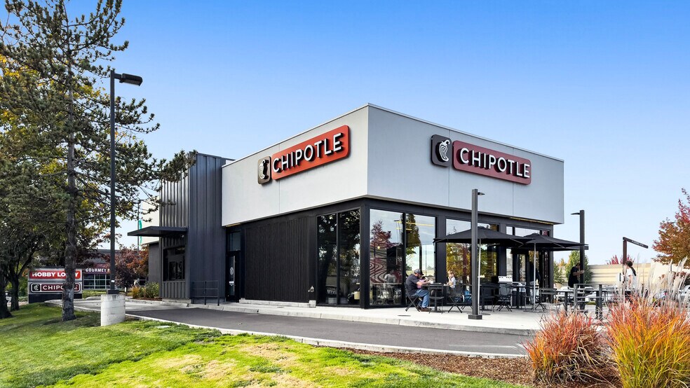 More Photos Of 1961 14th Ave SE, Albany General Retail For Sale