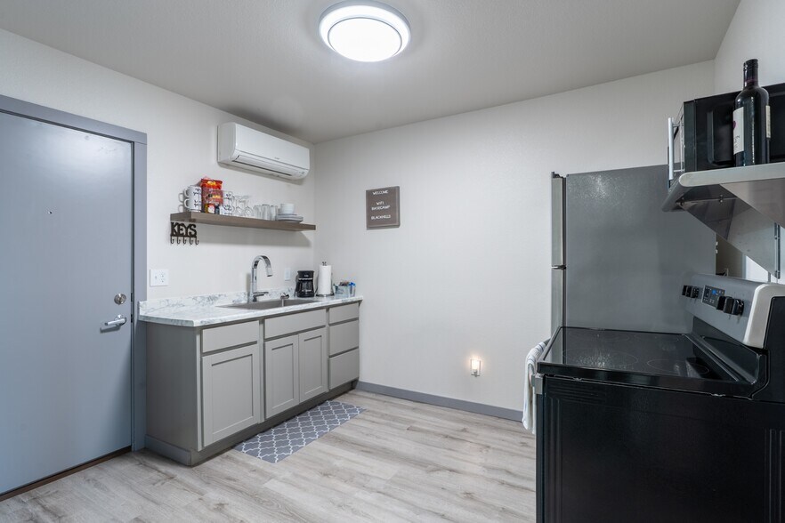 More Photos Of 632 Mount Rushmore Rd, Custer Specialty For Sale