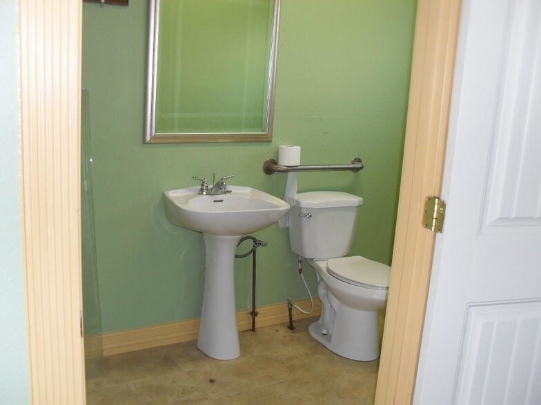 More Photos Of 429 N State Highway 342, Red Oak Office For Sale