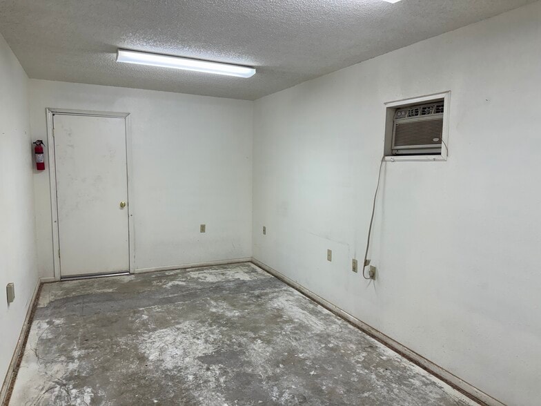 More Photos Of 11607 Highway 87, Lubbock Warehouse For Sale