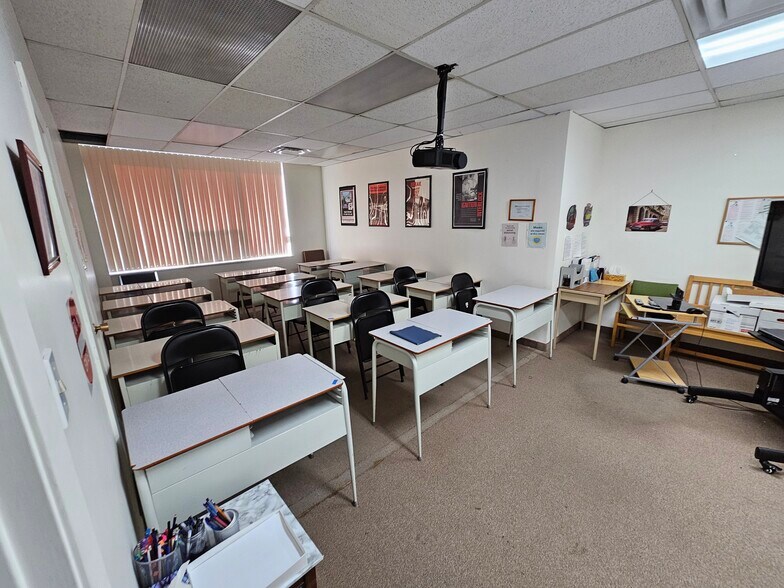 More Photos Of 1646 Victoria Park Ave, Toronto Storefront Retail Office For Lease