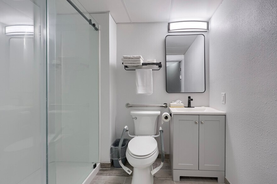 More Photos Of 2140 Lincoln Hwy E, Lancaster Hotel For Sale