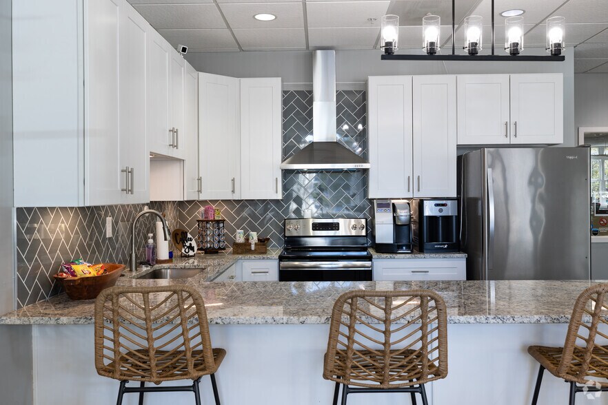 More Photos Of 141 E Madison Ave, Kirkwood Apartments For Lease